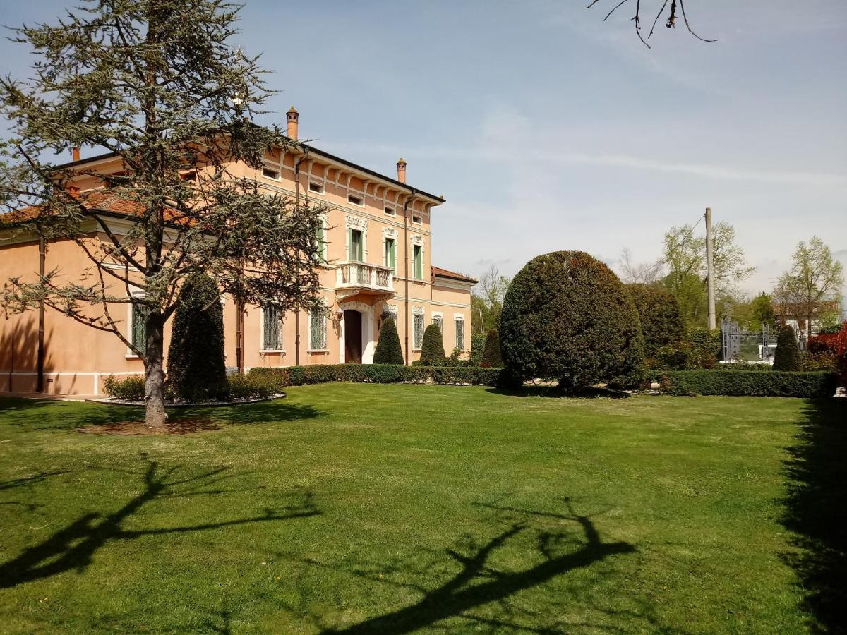 B&B Residence Il Ciliegio , Via Villa Superiore 93 Luzzara 苏扎拉 外观 照片