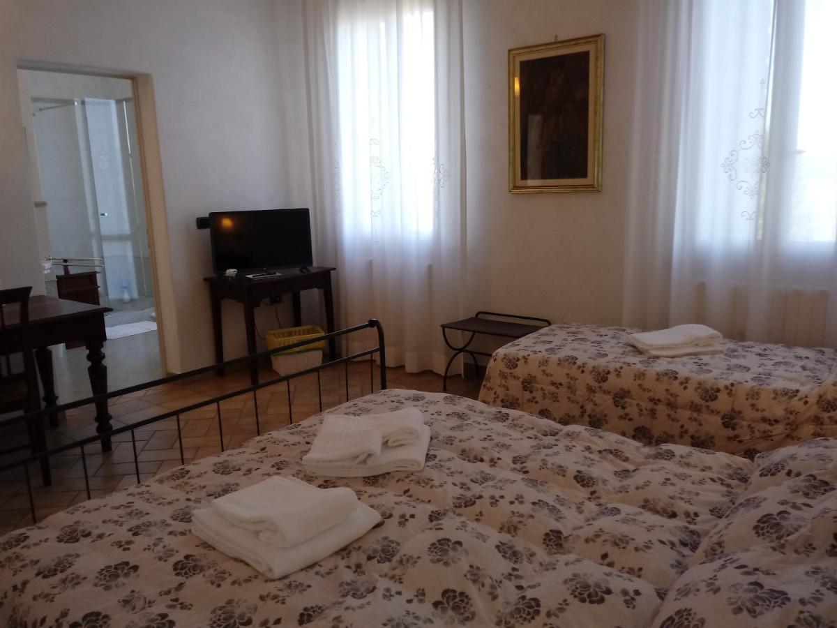 B&B Residence Il Ciliegio , Via Villa Superiore 93 Luzzara 苏扎拉 外观 照片