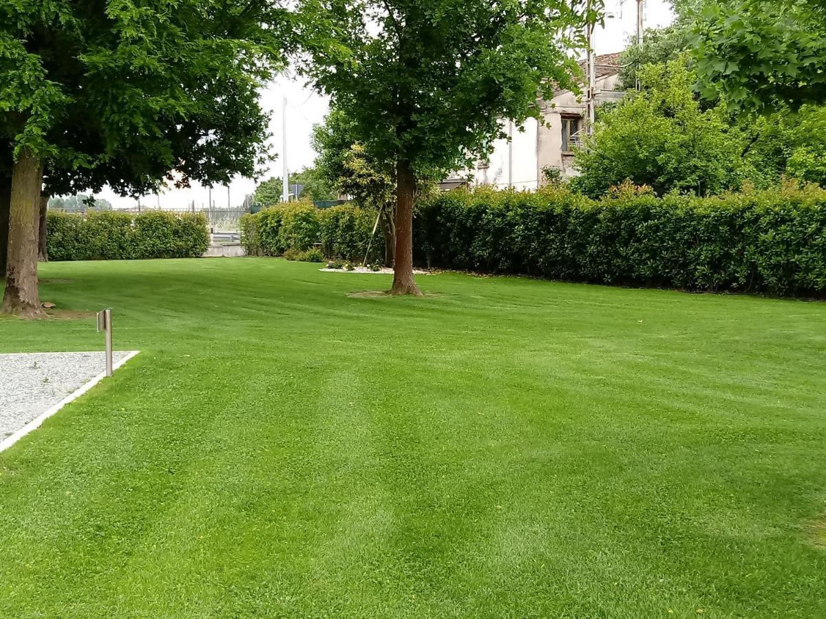 B&B Residence Il Ciliegio , Via Villa Superiore 93 Luzzara 苏扎拉 外观 照片